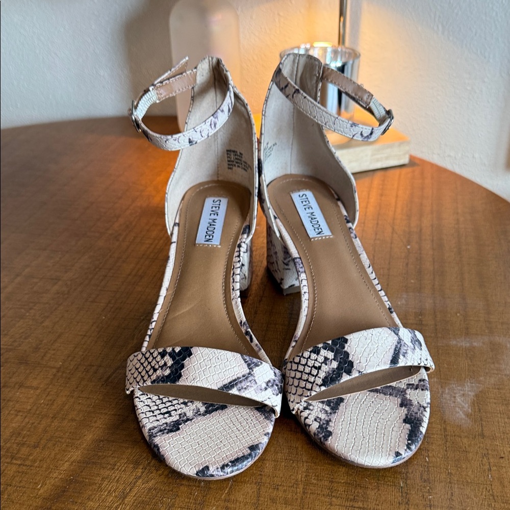 Steve Madden Cream and Black Snakeskin Heels Size 9